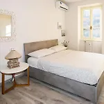Casa Ariel, In Piazza A Colico, Apartment Colico