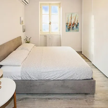 Daire Casa Ariel, In Piazza A Colico,