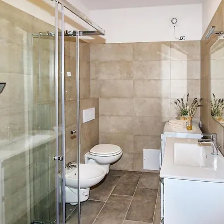 Casa Ariel, In Piazza A Colico,