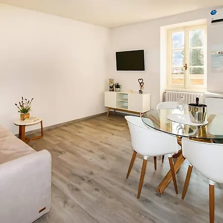 Daire Casa Ariel, In Piazza A Colico,