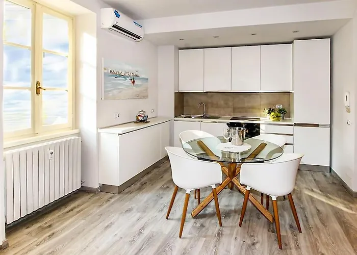 Casa Ariel, In Piazza A Colico, * Colico