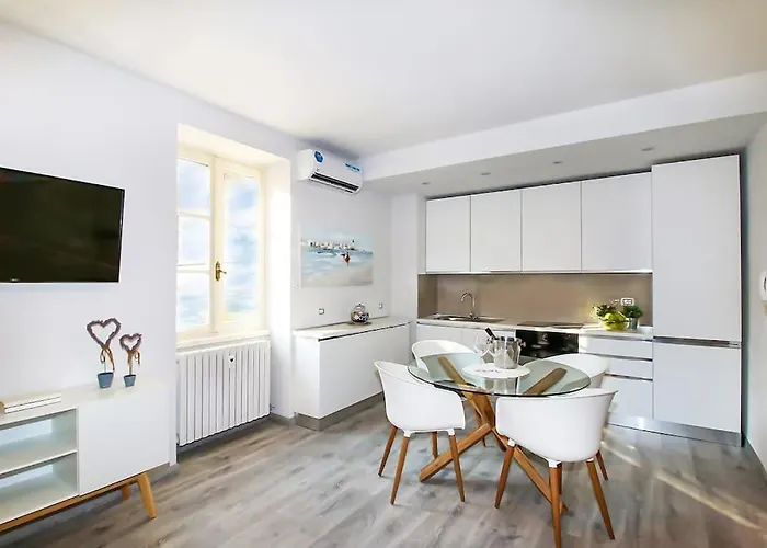 Casa Ariel, In Piazza A Colico, *