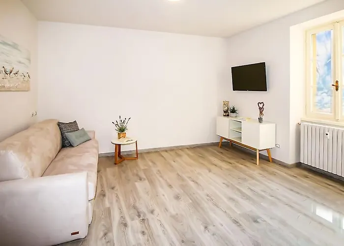 Casa Ariel, In Piazza A Colico, *