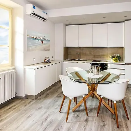 Casa Ariel, In Piazza A Colico, * Colico