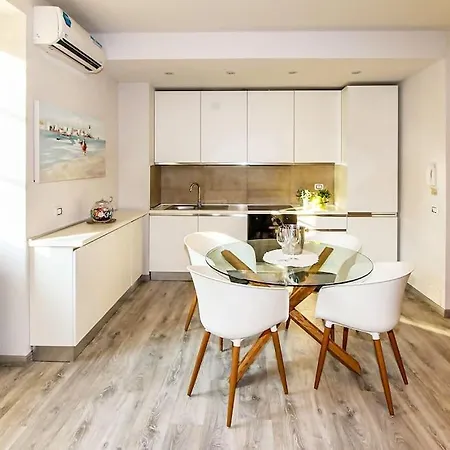 Casa Ariel, In Piazza A Colico, * Colico