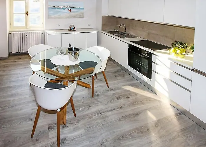 Casa Ariel, In Piazza A Colico, Apartamento