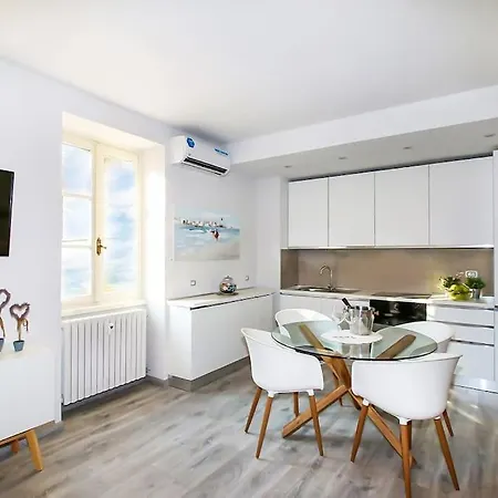 Casa Ariel, In Piazza A Colico, *